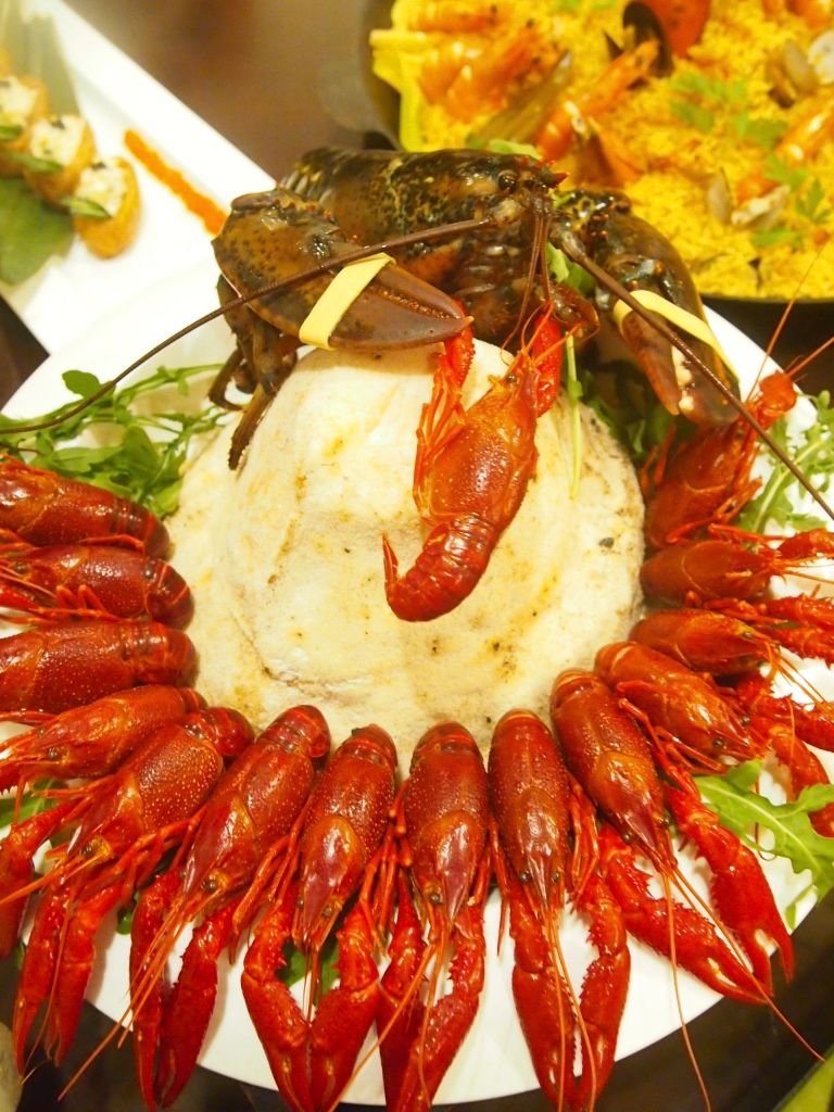 Union of Crabs and Lobsters Buffet Spice Brasserie(Parkroyal